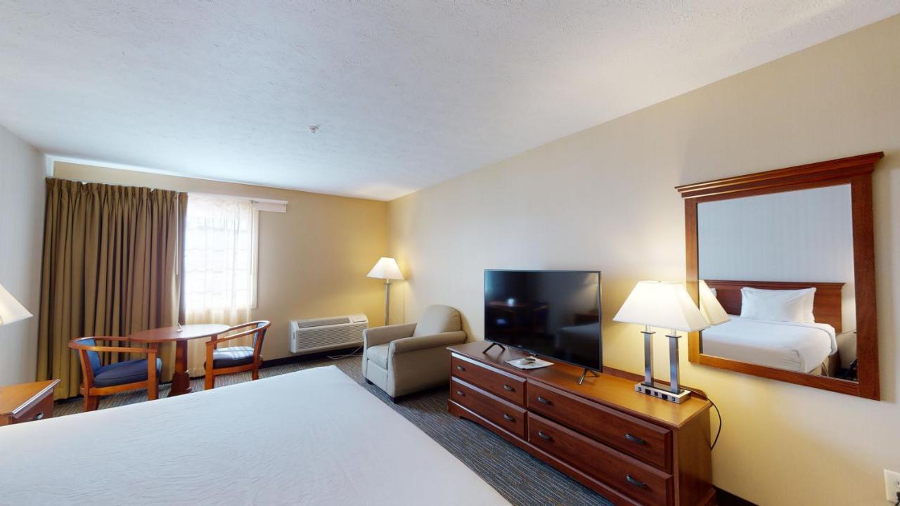 Ramada By Wyndham Strasburg - Shenandoah Valley Eksteriør billede
