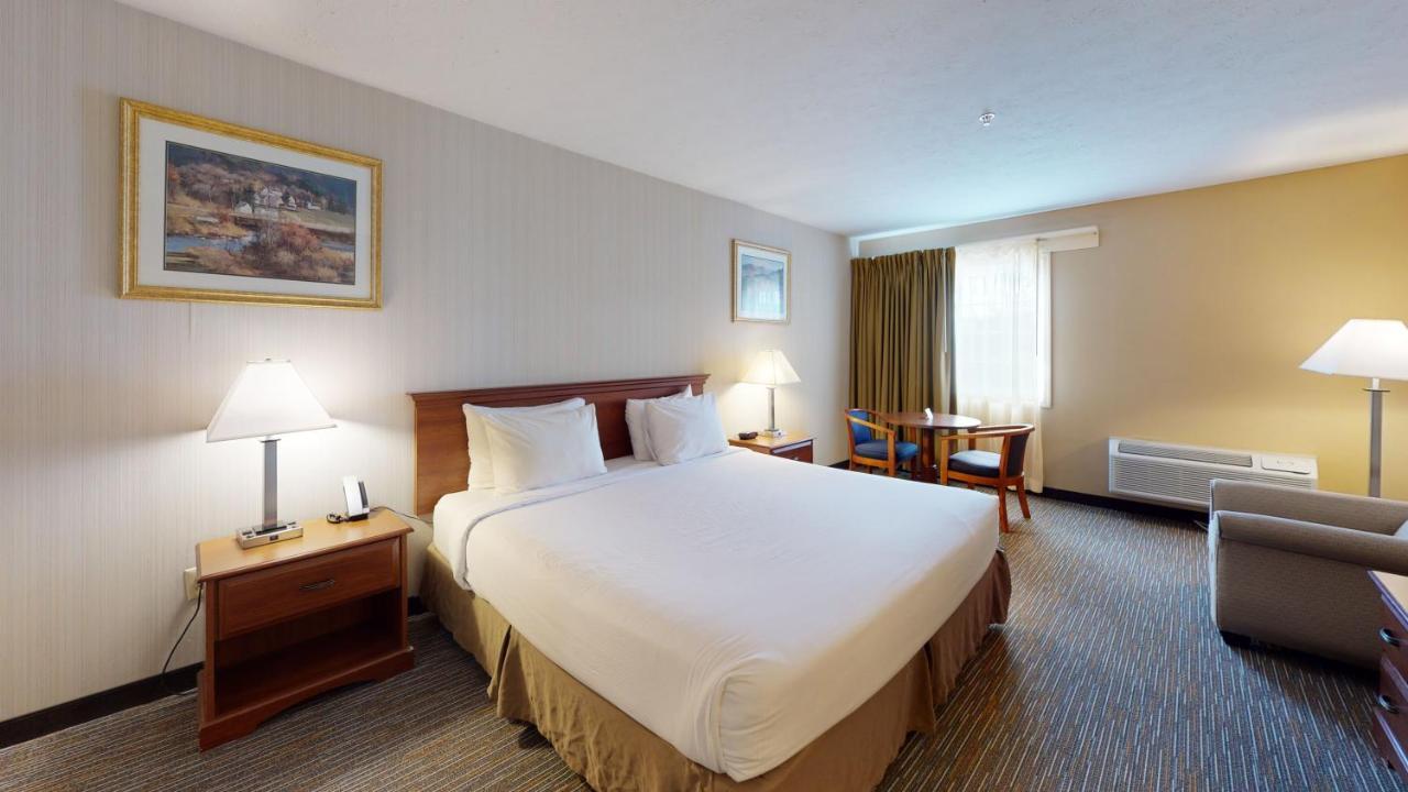Ramada By Wyndham Strasburg - Shenandoah Valley Eksteriør billede