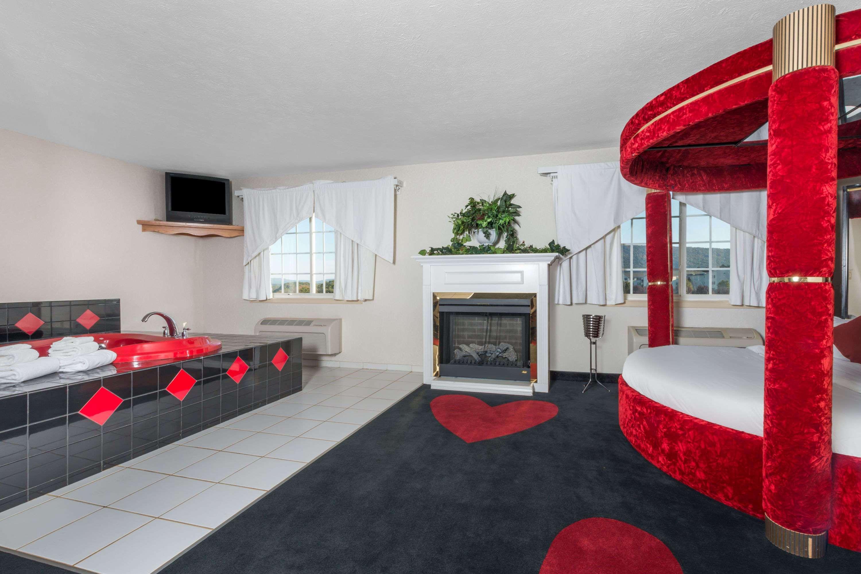 Ramada By Wyndham Strasburg - Shenandoah Valley Eksteriør billede