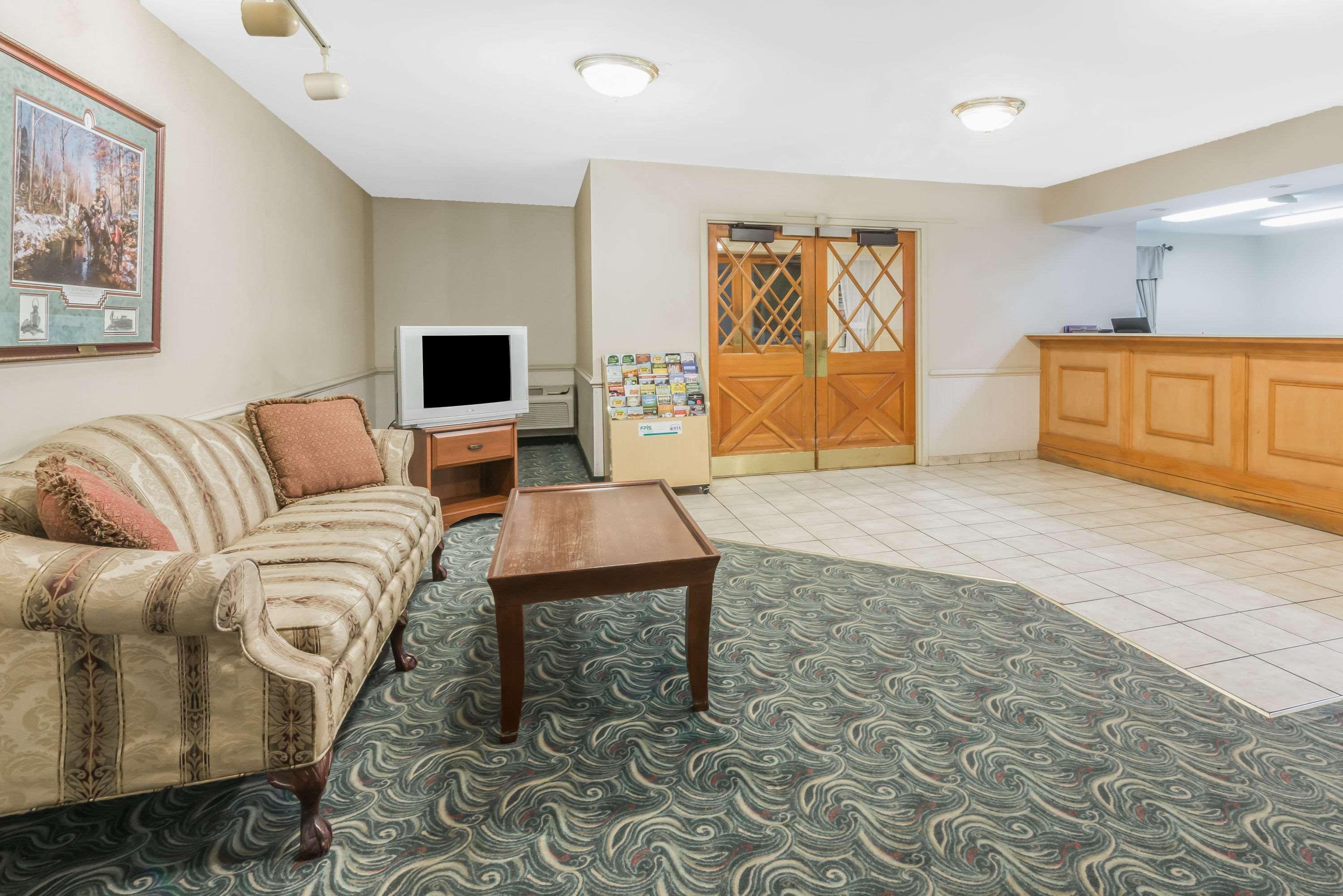 Ramada By Wyndham Strasburg - Shenandoah Valley Eksteriør billede