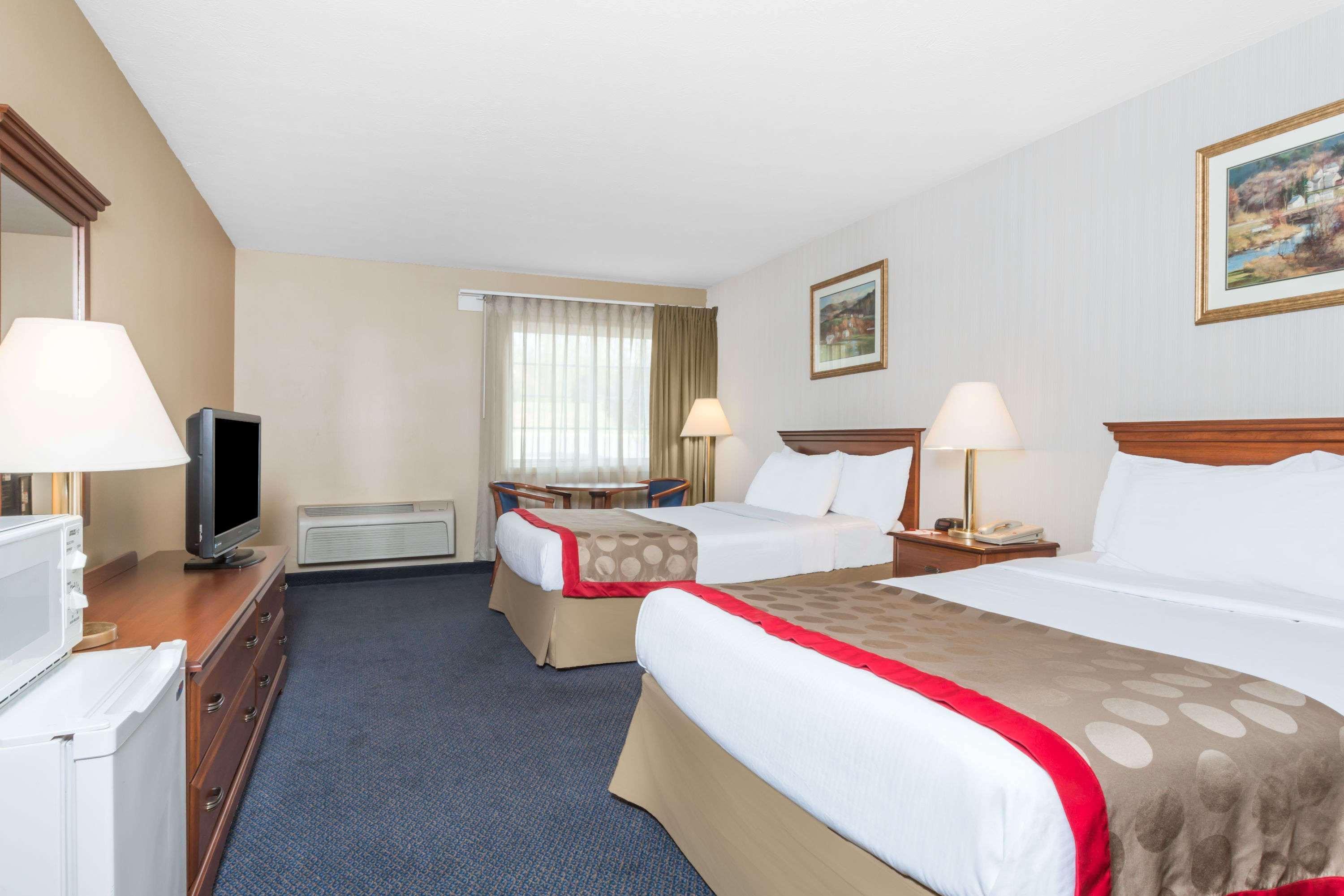Ramada By Wyndham Strasburg - Shenandoah Valley Eksteriør billede