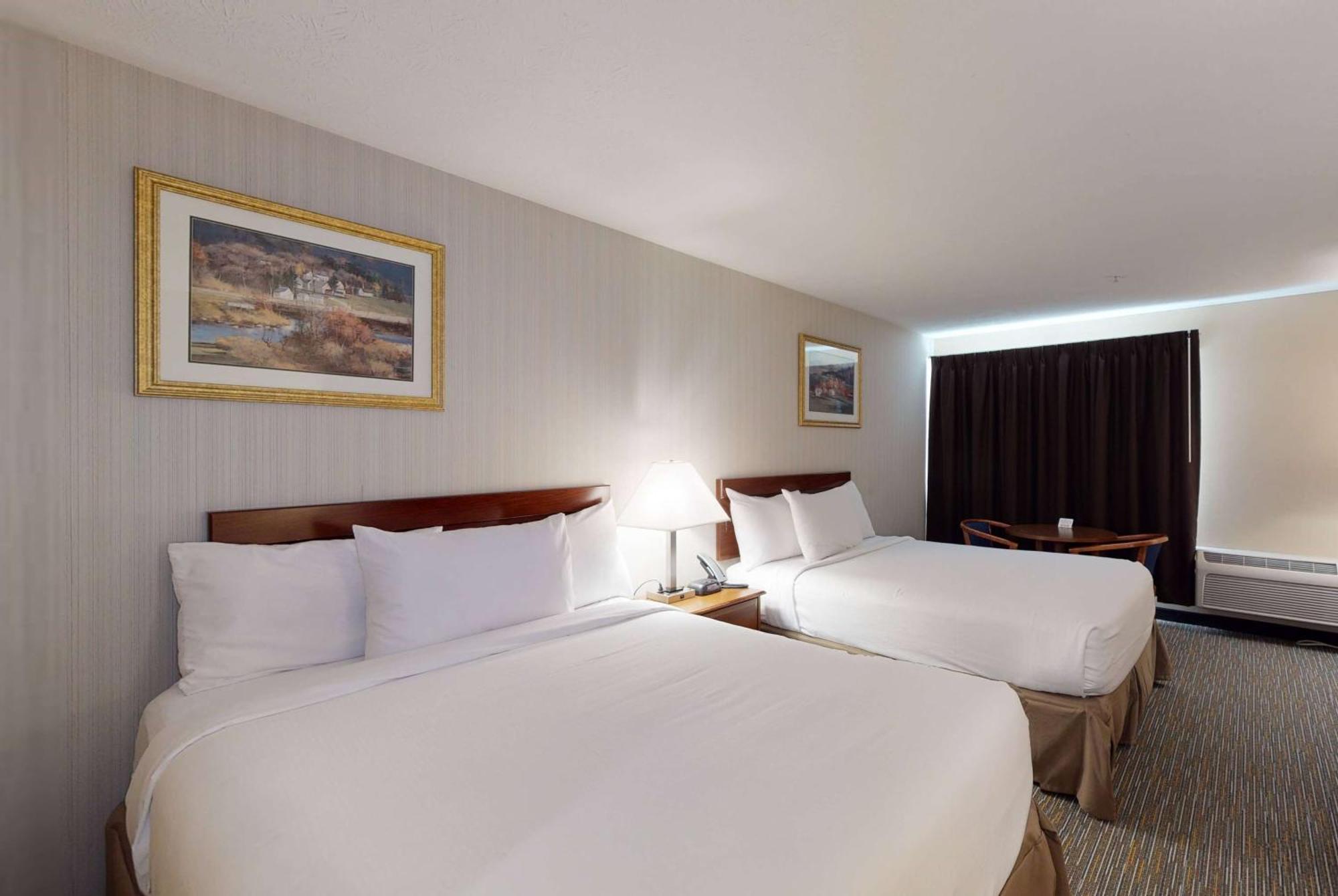 Ramada By Wyndham Strasburg - Shenandoah Valley Eksteriør billede