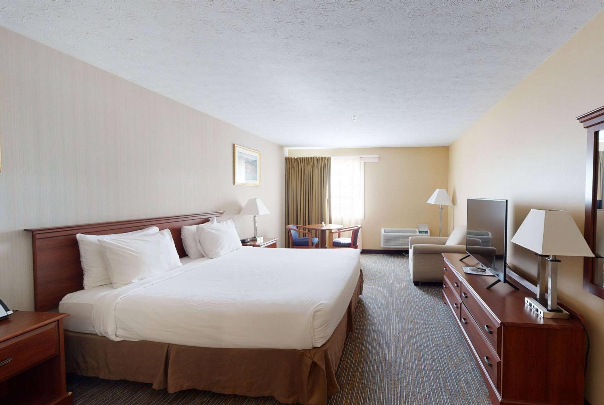 Ramada By Wyndham Strasburg - Shenandoah Valley Eksteriør billede