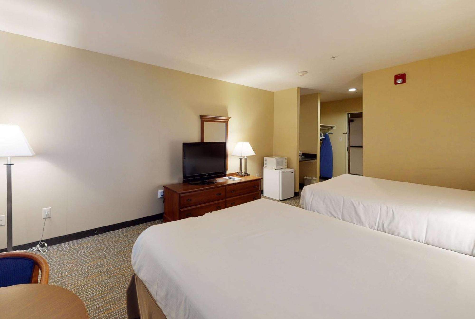 Ramada By Wyndham Strasburg - Shenandoah Valley Eksteriør billede