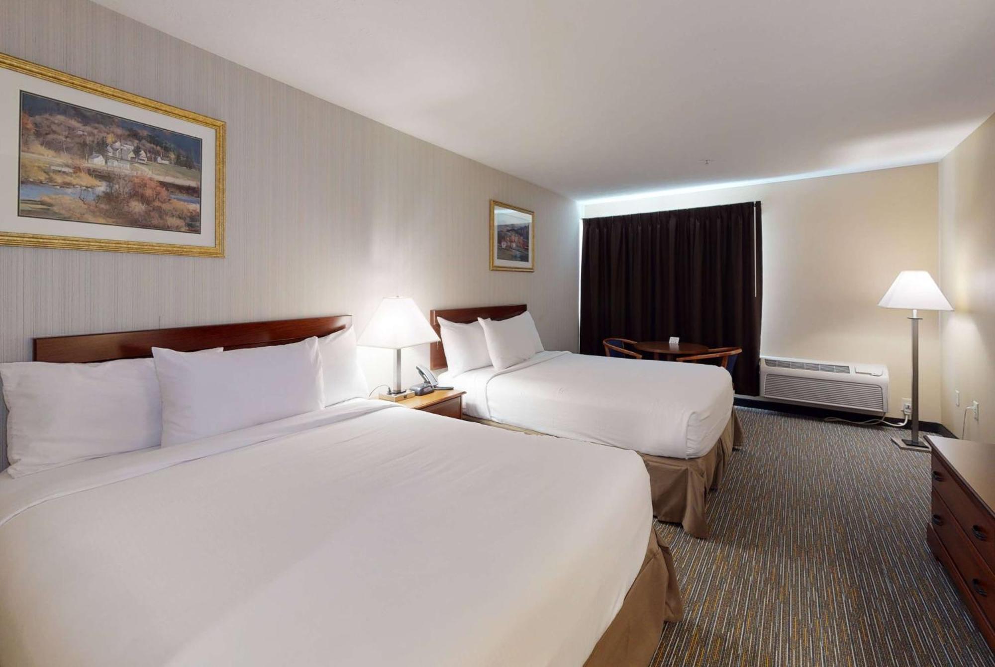 Ramada By Wyndham Strasburg - Shenandoah Valley Eksteriør billede